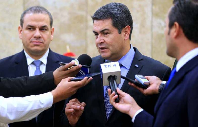 ¿De quién es la mano que mueve la cuna en Honduras?
