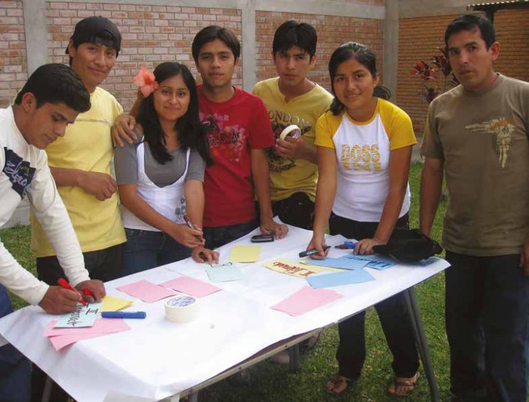 Los jóvenes: entre el individualismo y la apertura al otro