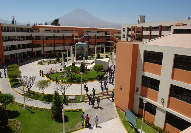 Universidad y sociedad en Arequipa
