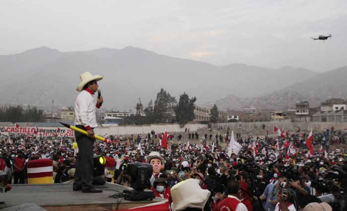 Castillo en Lima: entre la nueva individualidad y la experiencia populista